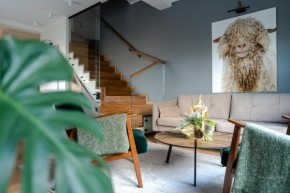 Dom Black & Vibe - z ogrodem, blisko lasu, dobry design, workation - SpaceApart